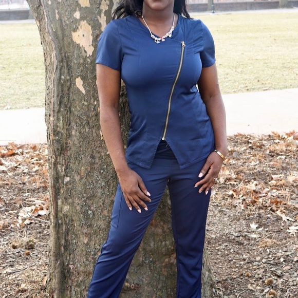 Scrub set . - Picture 2 of 4